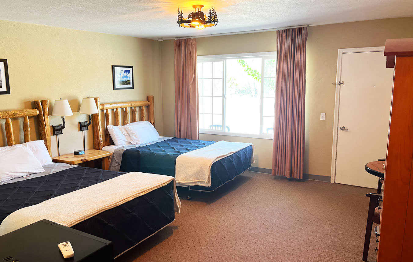 Double Queen Beds at Paiute Trails Inn